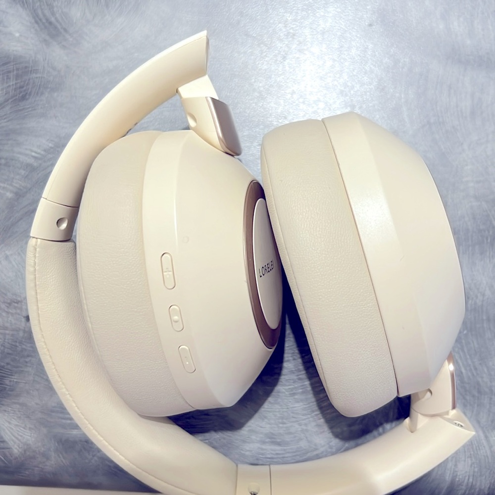 Lorelei crème headphones